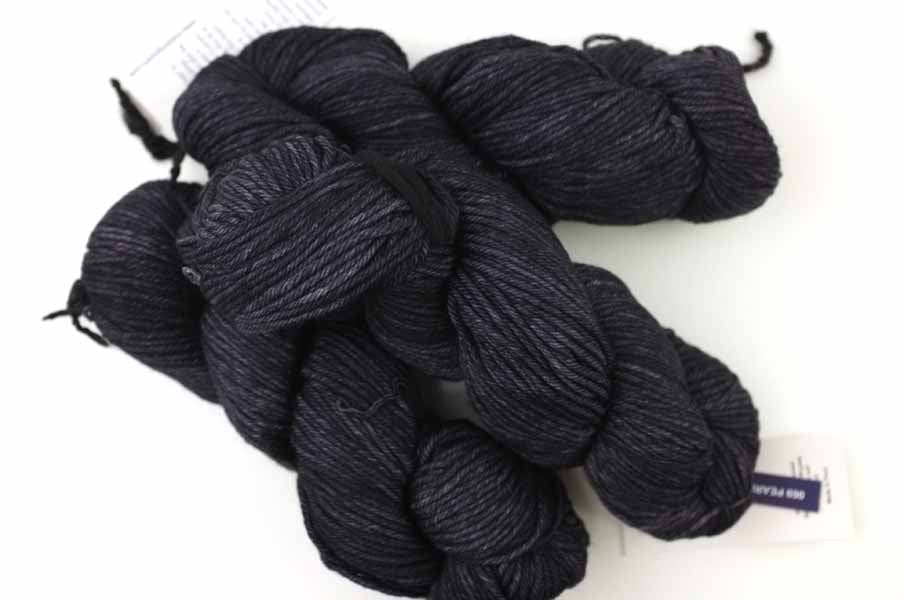 Malabrigo Rios in color Pearl Ten, Worsted Weight Merino Wool Knitting Yarn, dark gray, #069 - Red Beauty Textiles